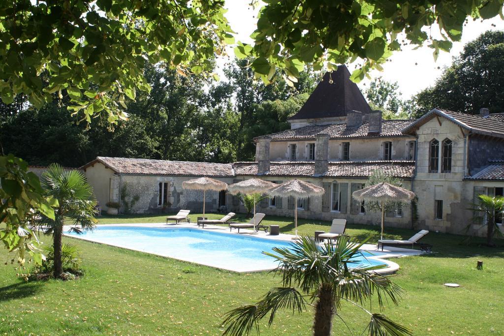 Chateau De Puyrigaud Bed & Breakfast Leoville ภายนอก รูปภาพ