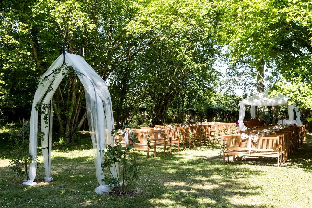 Chateau De Puyrigaud Bed & Breakfast Leoville ภายนอก รูปภาพ
