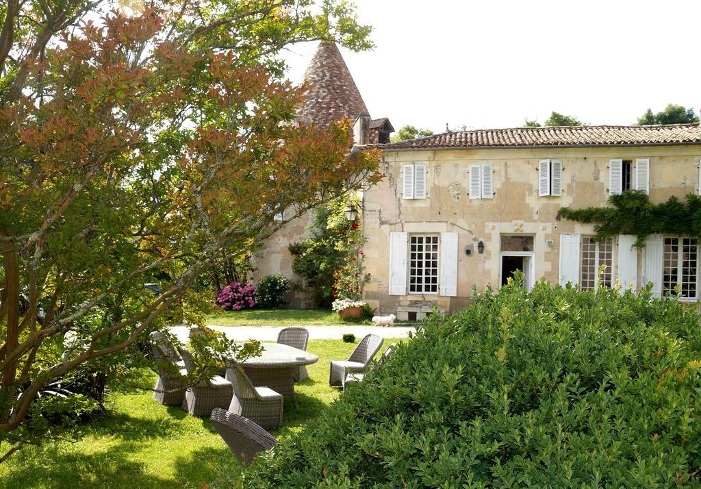 Chateau De Puyrigaud Bed & Breakfast Leoville ภายนอก รูปภาพ