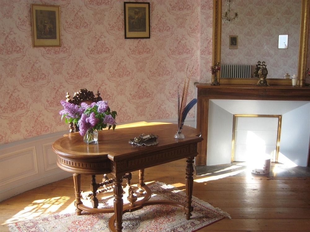 Chateau De Puyrigaud Bed & Breakfast Leoville ภายนอก รูปภาพ